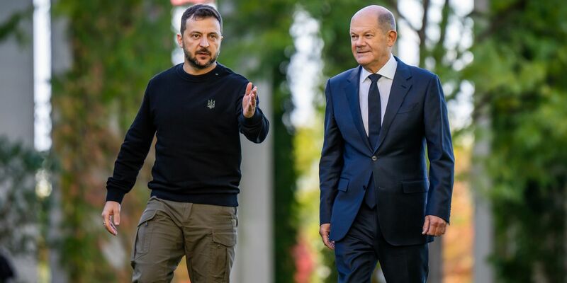 Der ukrainische Präsident Wolodymyr Selenskyj ist überhaupt nicht erfreut über das Telefonat von Bundeskanzler Olaf Scholz (SPD) mit Russlands Präsident Wladimir Putin. (Archivbild) - Foto: Michael Kappeler/dpa