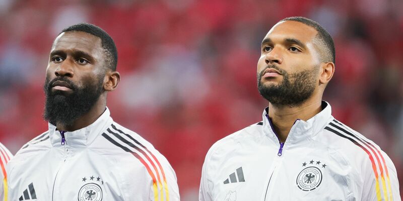 Antonio Rüdiger (l.) und Jonathan Tah (r.) sind Garanten des Aufschwungs der Nationalmannschaft in diesem Jahr.  - Foto: Christian Charisius/dpa