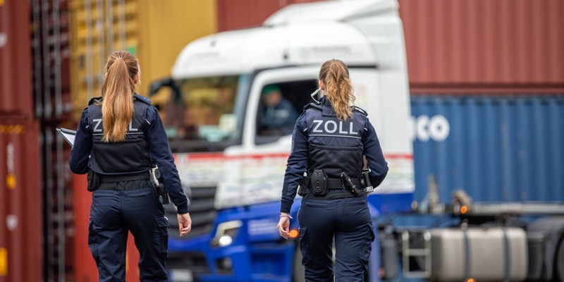 HZA-BS: Schwerpunktprüfung des Hautzollamts Braunschweig im Speditions-, Transport und Logistikgewerbe - Foto: presseportal.de