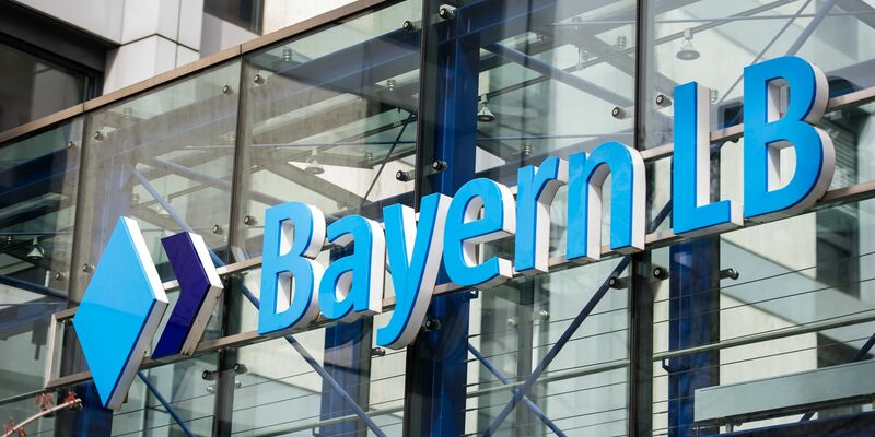 Die BayernLB macht trotz schlechter Konjunktur nach wie vor hohe Gewinne - Foto: Christina Sabrowsky/dpa