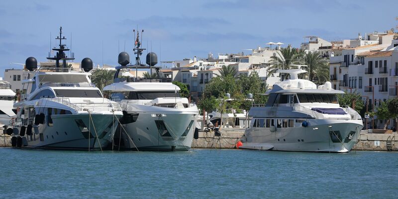 Die Ausgaben auf dem internationalen Luxusmarkt stagnieren im Jahr 2024. (Archivbild) - Foto: Clara Margais/dpa