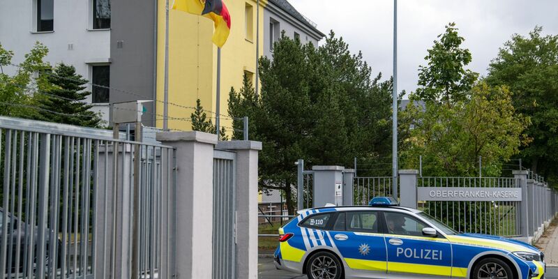 Die Ermittler waren zunächst davon ausgegangen, dass der Mann Bundeswehrsoldaten in der Innenstadt von Hof töten wollte. (Archivbild) - Foto: Pia Bayer/dpa