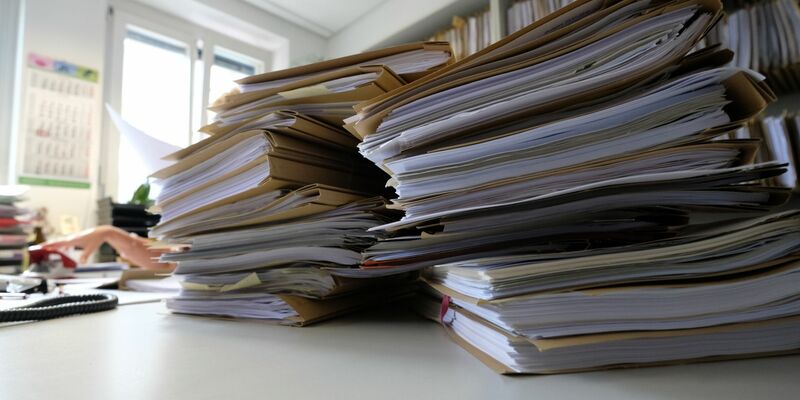 Mehr statt weniger: Unternehmen beklagen die zunehmende Bürokratie in Deutschland. - Foto: Bernd Weißbrod/dpa