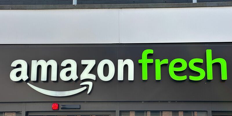 Das 2017 gestartete Angebot «Amazon Fresh» konnte bisher von Kunden in Berlin, München und Hamburg genutzt werden. (Archivbild) - Foto: Benedikt von Imhoff/dpa