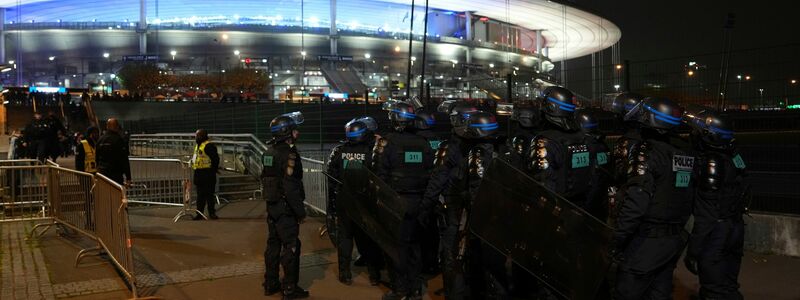 Nach den Angriffen auf israelische Fußballfans herrschen in Paris besonders hohe Sicherheitsvorkehrungen. - Foto: Aurelien Morissard/AP