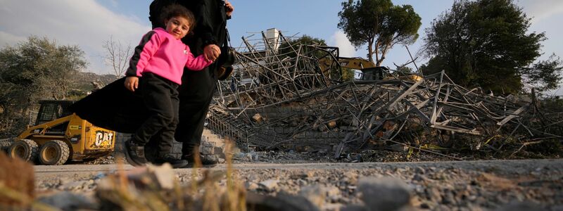 Seit Beginn der Gefechte zwischen der Hisbollah und dem israelischen Militär vor über einem Jahr sind im Libanon nach Behördenangaben 220 Minderjährige getötet worden. (Archivbild) - Foto: Hassan Ammar/AP/dpa