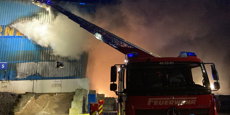 FW-PI: Abschlussmeldung: Großfeuer in Tornesch nach 13 Stunden gelöscht - Foto: presseportal.de