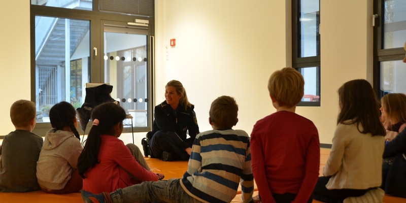 BPOL NRW: Spannende Vorlesestunden mit der Bundespolizei in NRW zum bundesweiten Vorlesetag 2024 - Foto: presseportal.de