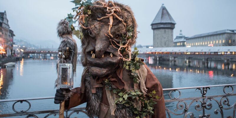 Die Fasnacht im Februar ist ein Anziehungspunkt, aber die meisten Touristen reisen im Sommer nach Luzern. (Archivbild) - Foto: Urs Flueeler/KEYSTONE/dpa