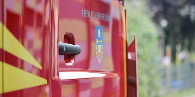 FW Hünxe: Ast hing in Telefonleitung - Foto: presseportal.de