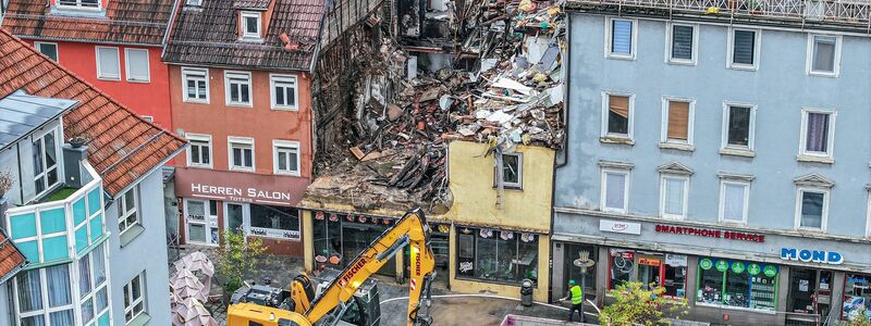 Die Feuerwehr musste noch einmal ausrücken. (Foto-aktuell) - Foto: Jason Tschepljakow/dpa