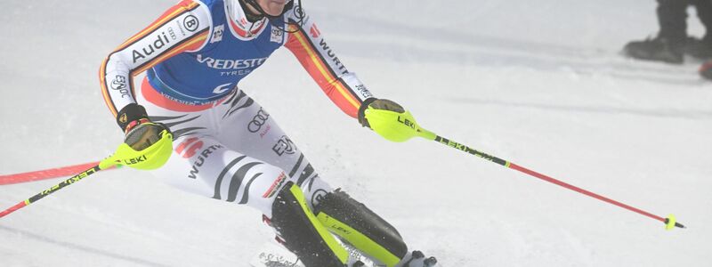 Siegerin Mikaela Shiffrin (Mitte), Katharina Liensberger (links) und Lena Dürr auf Platz drei (rechts) jubeln in Levi. - Foto: Jussi Nukari/Lehtikuva/dpa