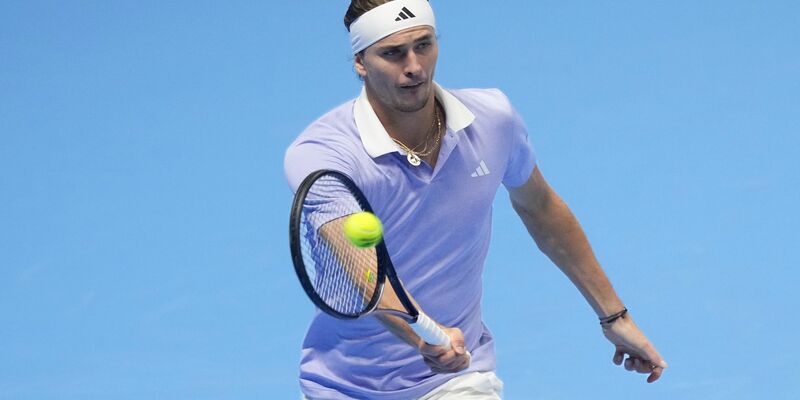 Alexander Zverev verpasst sein drittes Finale beim Jahresendturnier der ATP. - Foto: Antonio Calanni/AP/dpa