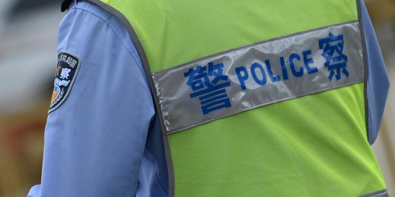 Der 21-Jährige wurde noch am Tatort festgenommen. (Symbolbild) - Foto: Johannes Neudecker/dpa