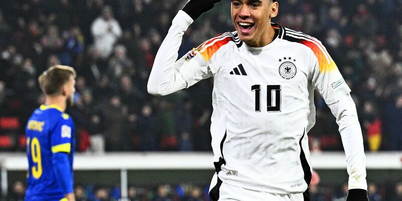 Jamal Musiala mag es rasant. Am Sonntag stieg er in die Achterbahn.  - Foto: Tom Weller/dpa