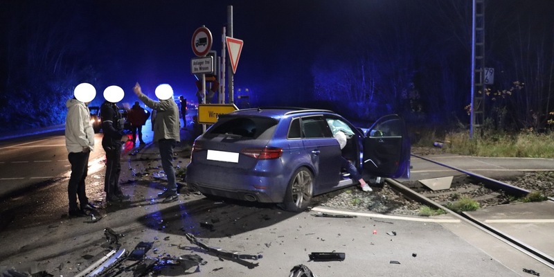 POL-HX: Verkehrsunfall in Höhe Wrexen mit 2 Verletzten - Foto: presseportal.de