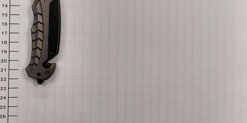 BPOL NRW: Bundespolizei verhaftet 28-Jährigen und stellt Messer sicher - Foto: presseportal.de