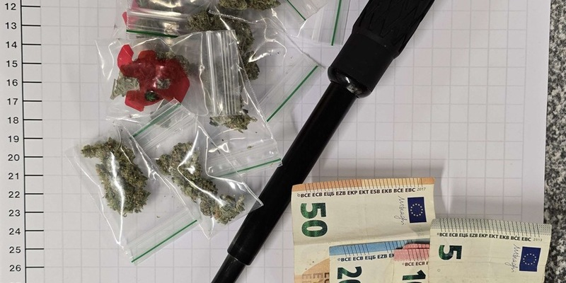 BPOL NRW: Minderjähriger mit Cannabis und Teleskopschlagstock - Bundespolizei weist auf Allgemeinverfügung hin - Foto: presseportal.de