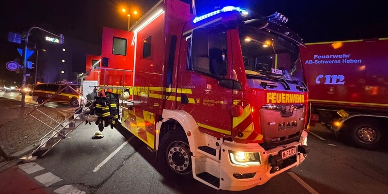 FW-M: Aufwendige Löscharbeiten bei Dachstuhlbrand (Sendling) - Foto: presseportal.de