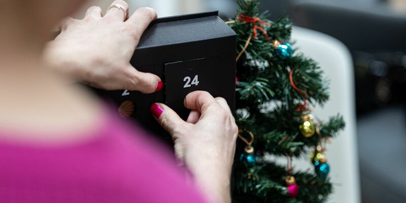 Schicke Verpackung, edler Inhalt: Für Adventskalender kann man locker mehrere Hundert Euro ausgeben. - Foto: Hannes P. Albert/dpa