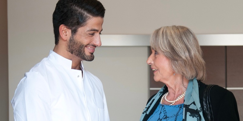 Feste Zähne an einem Tag: Der Weg zu einem neuen Lächeln mit Dr. Yasin Aktas und der All-on-4-Methode - Foto: presseportal.de