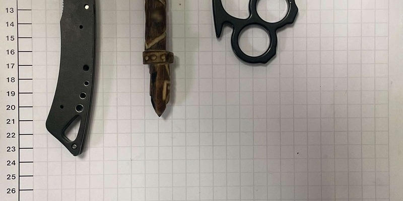 BPOL NRW: Schlagring, Einhandmesser, Kubotan - Bundespolizei stellt 34-Jährigen mit gefährlichen Gegenständen - Foto: presseportal.de