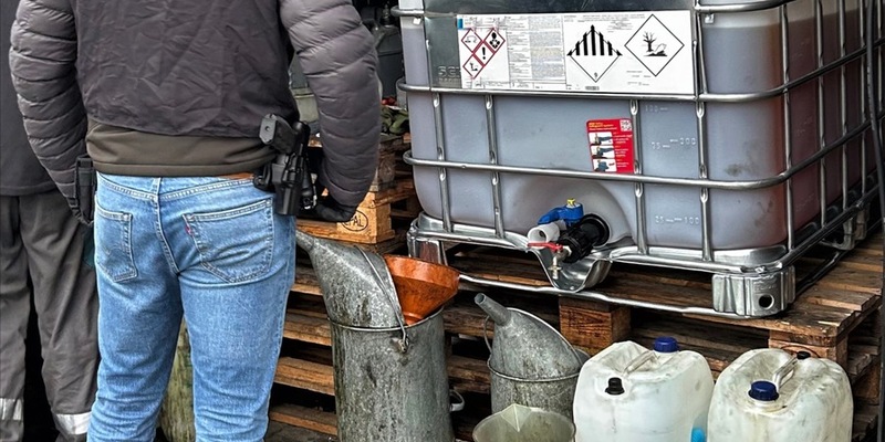 ZOLL-M: Schmieröl als Dieselkraftstoff verkauft. - Foto: presseportal.de