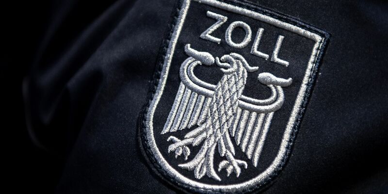 Etwa 70 Objekte wurden nach Angaben des Zolls durchsucht. (Symbolbild) - Foto: Sina Schuldt/dpa