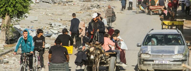 Viele Palästinenser mussten wegen des Krieges fliegen. Israels Art der Kriegsführung steht in der Kritik. - Foto: Mahmoud Issa/SOPA Images via ZUMA Press Wire/dpa