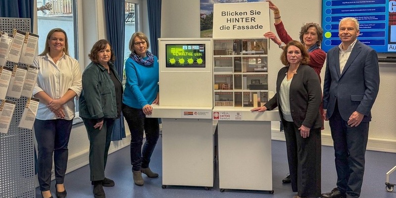 POL-MTK: Ausstellung Gewaltige Liebe in Flörsheim - Foto: presseportal.de