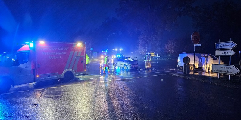 FW Datteln: Verkehrsunfall bei regennasser Straße fordert 3 Verletzte - Foto: presseportal.de