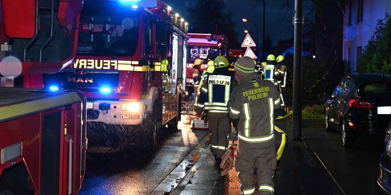 FW Pulheim: Feuer an einem Bungalow - Foto: presseportal.de