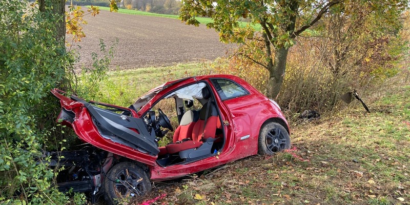 POL-AC: Auto prallt gegen Baum - Frau wird schwer verletzt - Foto: presseportal.de