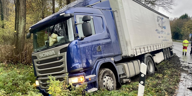 FW Hünxe: Lkw-Unfall auf der Gahlener Straße - Foto: presseportal.de