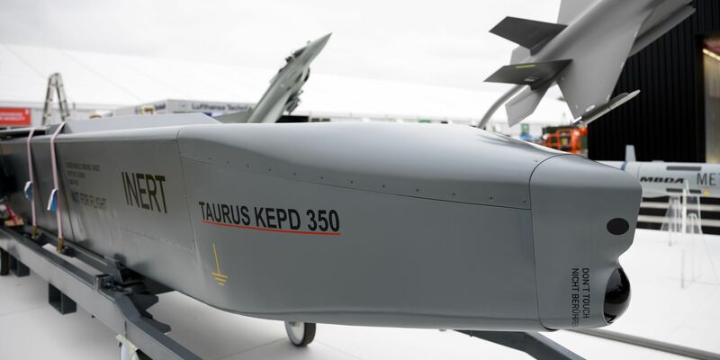 Taurus-Marschflugkörper gehören zum Angebot der Luft- und Raumfahrtindustrie. - Foto: Bernd von Jutrczenka/dpa