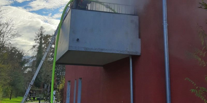 FW-M: Küche in Vollbrand (Harthof) - Foto: presseportal.de