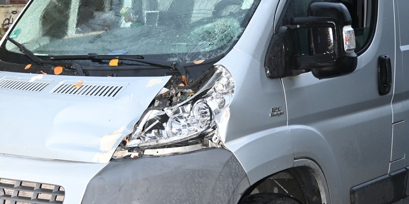 POL-STD: Bisher unbekannter Fahrradfahrer bei Unfall in Stade lebensgefährlich verletzt - Foto: presseportal.de