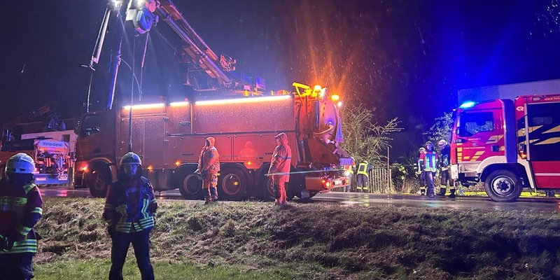 FW-PL: Ortsteil Mühlhoff - Aufgestauter Bachlauf droht, Haus zu überfluten - Foto: presseportal.de
