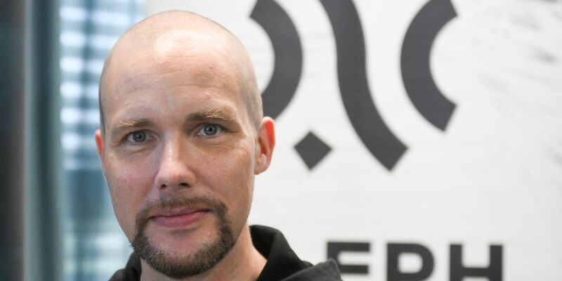 Die Deutsche Bank investiert in das von Jonas Andrulis gegründete KI-Start-up Aleph Alpha. - Foto: Bernd Weißbrod/dpa