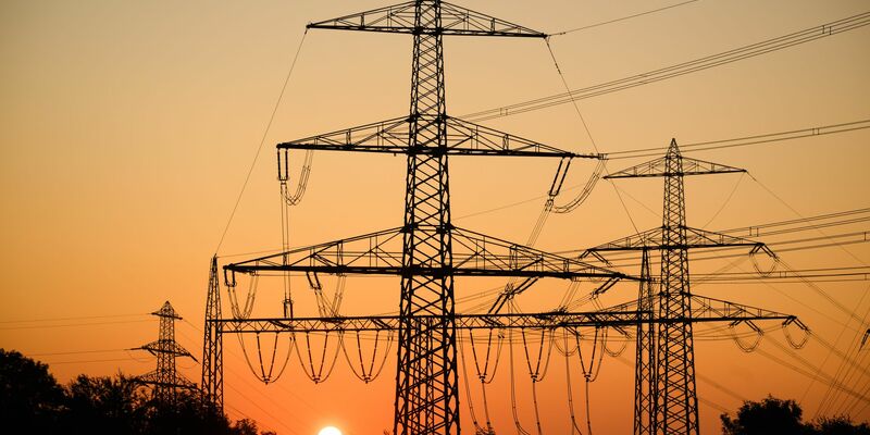 Hohe Energiekosten verteuern die Industrieproduktion in Deutschland  - Foto: Julian Stratenschulte/dpa