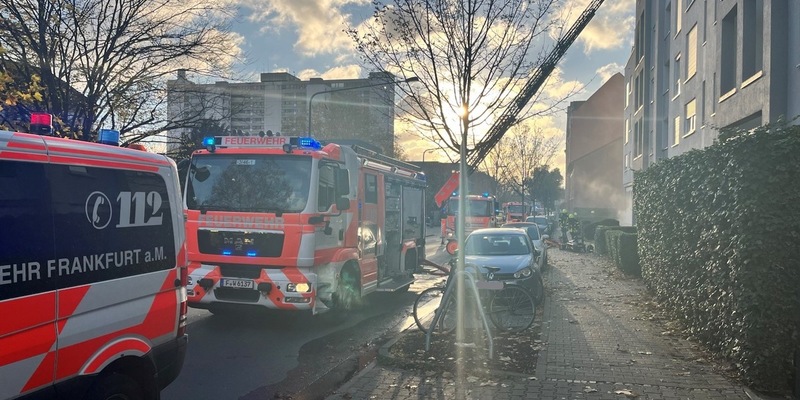 FW-F: Brand im Wohngebäudekomplex in Unterliederbach - Keine Verletzten - Foto: presseportal.de