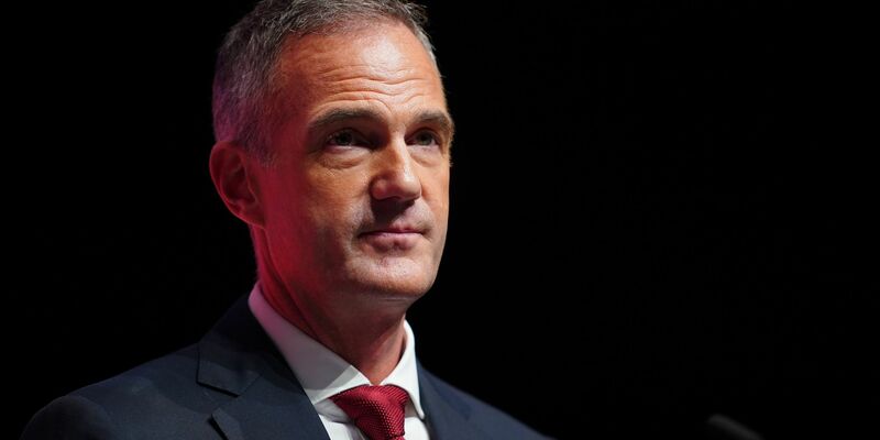 Laut dem britischen Technologieminister Peter Kyle liegt ein Social-Media-Mindestalter von 16 Jahren «auf dem Tisch». (Archivbild) - Foto: Peter Byrne/PA Wire/dpa