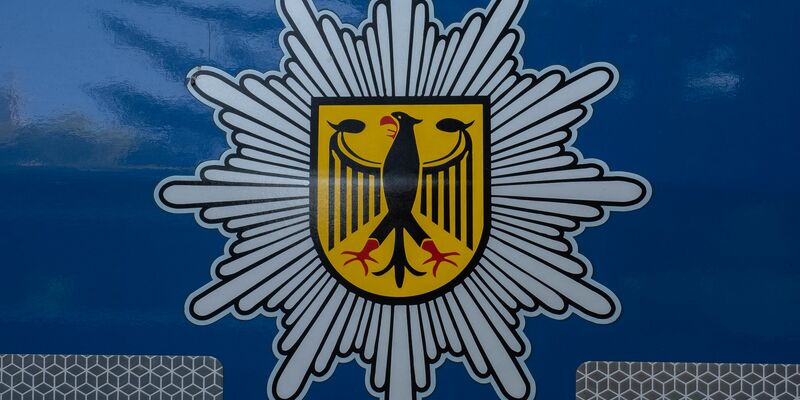Die Bundespolizei in München und die Staatsanwaltschaft Traunstein haben erfolgreich gegen eine Schleuserbande ermittelt. (Symbolbild) - Foto: Paul Zinken/dpa-Zentralbild/dpa