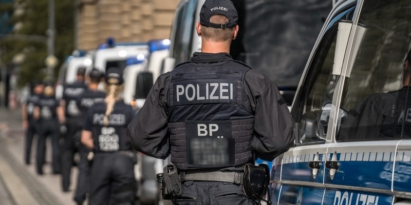 BPOLD-H: Staatsanwaltschaft Traunstein und Bundespolizei gelingt Schlag gegen europaweit agierende Schleuserorganisation - Foto: presseportal.de