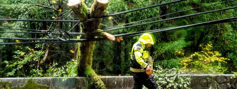 Hunderttausende Menschen entlang der US-Westküste sind ohne Strom.   - Foto: Noah Berger/AP/dpa