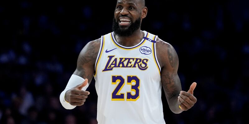 Zieht sich aus den sozialen Medien zurück: Basketball-Star LeBron James. - Foto: Marcio Jose Sanchez/AP/dpa