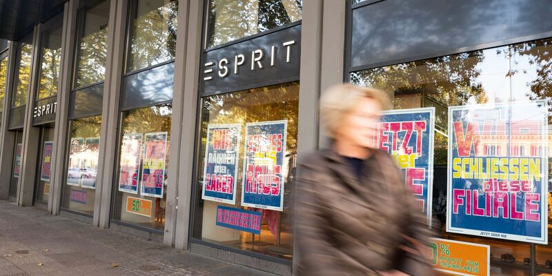 Einige Geschäfte von Esprit in Deutschland werden nun doch erst später geschlossen als geplant. - Foto: Alicia Windzio/dpa