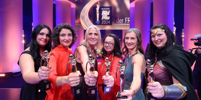 Starke Frauen, große Emotionen und viele Überraschungen: Das war die GOLDENE BILD der FRAU 2024/ Heike Rath gewinnt mit ihrem Projekt Lichtstrahl Uganda e.V. in diesem Jahr den Publikumspreis - Foto: presseportal.de