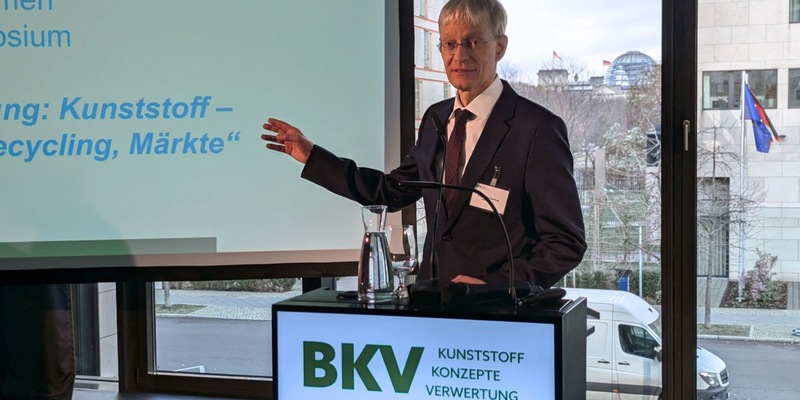 Warnsignal für den Wirtschaftsstandort: Deutsche Kunststoffindustrie steckt in der Krise - Foto: presseportal.de