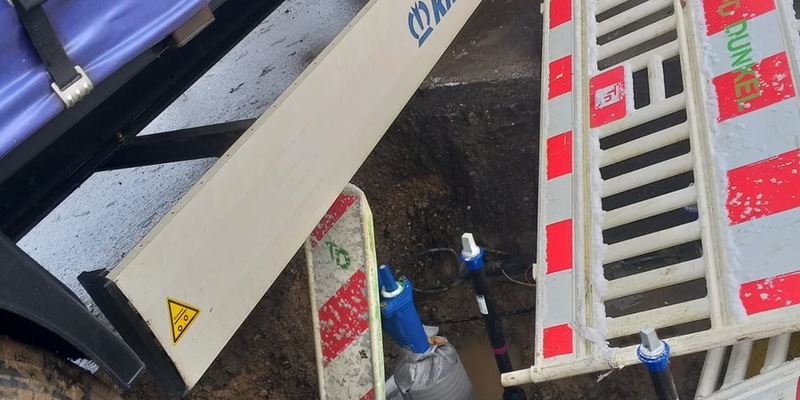 POL-MK: Lkw rangiert während Tiefbauarbeiten über Baugrube - Foto: presseportal.de